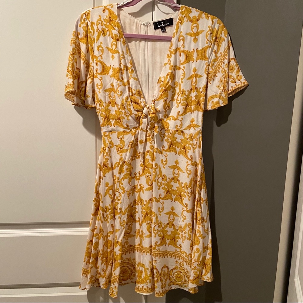 Lulu’s white and yellow dress